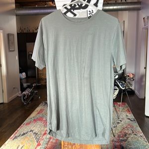 Cuts Large curve hem t-shirt